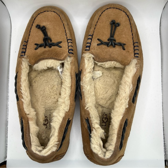Women’s UGG Moccasins Size 9 - Picture 6 of 10